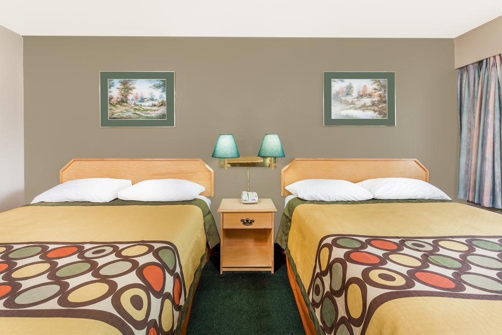 Super 8 By Wyndham Quesnel Bc Hotel Kültér fotó